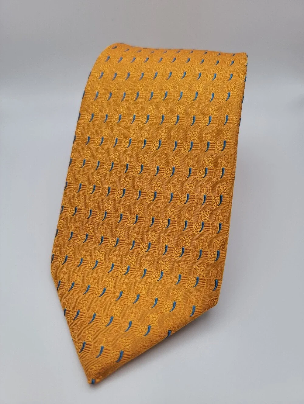 Robert Talbott Best of Class Yellow Blue Textured Silk Medallion Tie USA